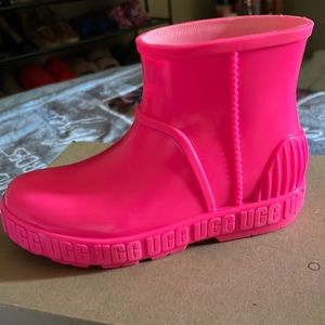 Hot pink uggs